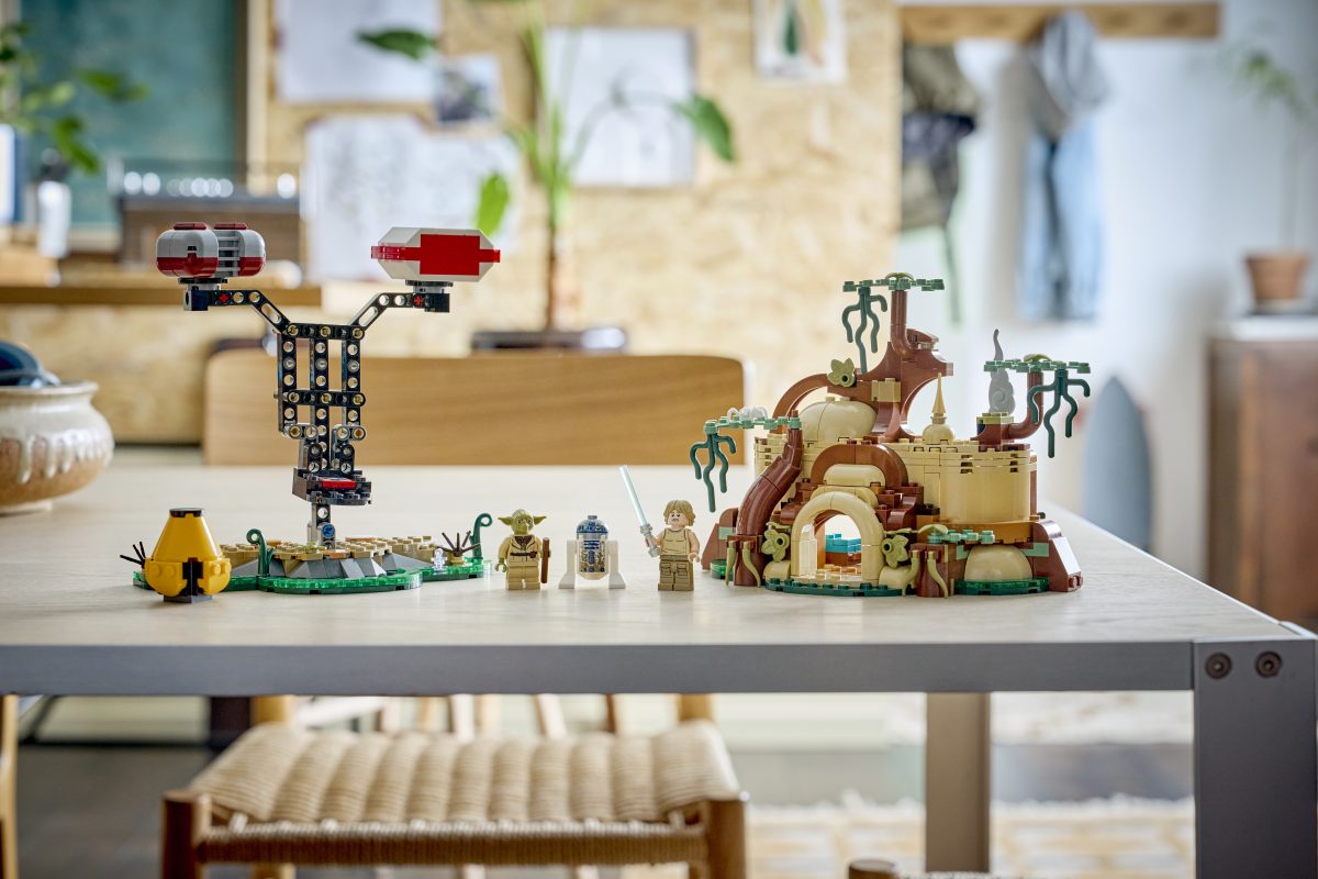 lego star wars 75422 Yodas Hut and Jedi Training 4 1200x800