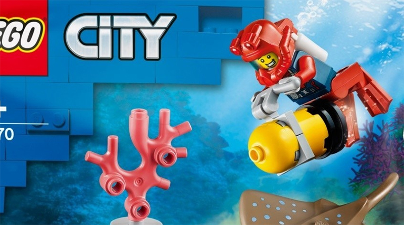 Dive into the next LEGO CITY Giant Series magazine with rare polybag
