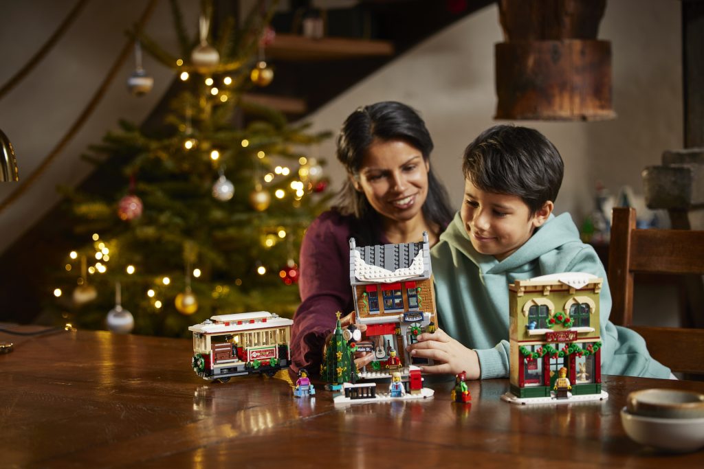 LEGO Winter Village 10308 Holiday Main Street 12 1024x683