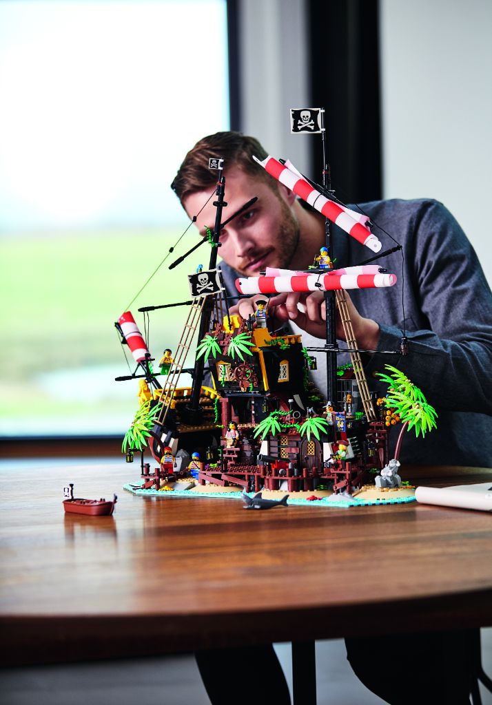 LEGO Ideas 21322 Pirates of Barracuda Bay 34