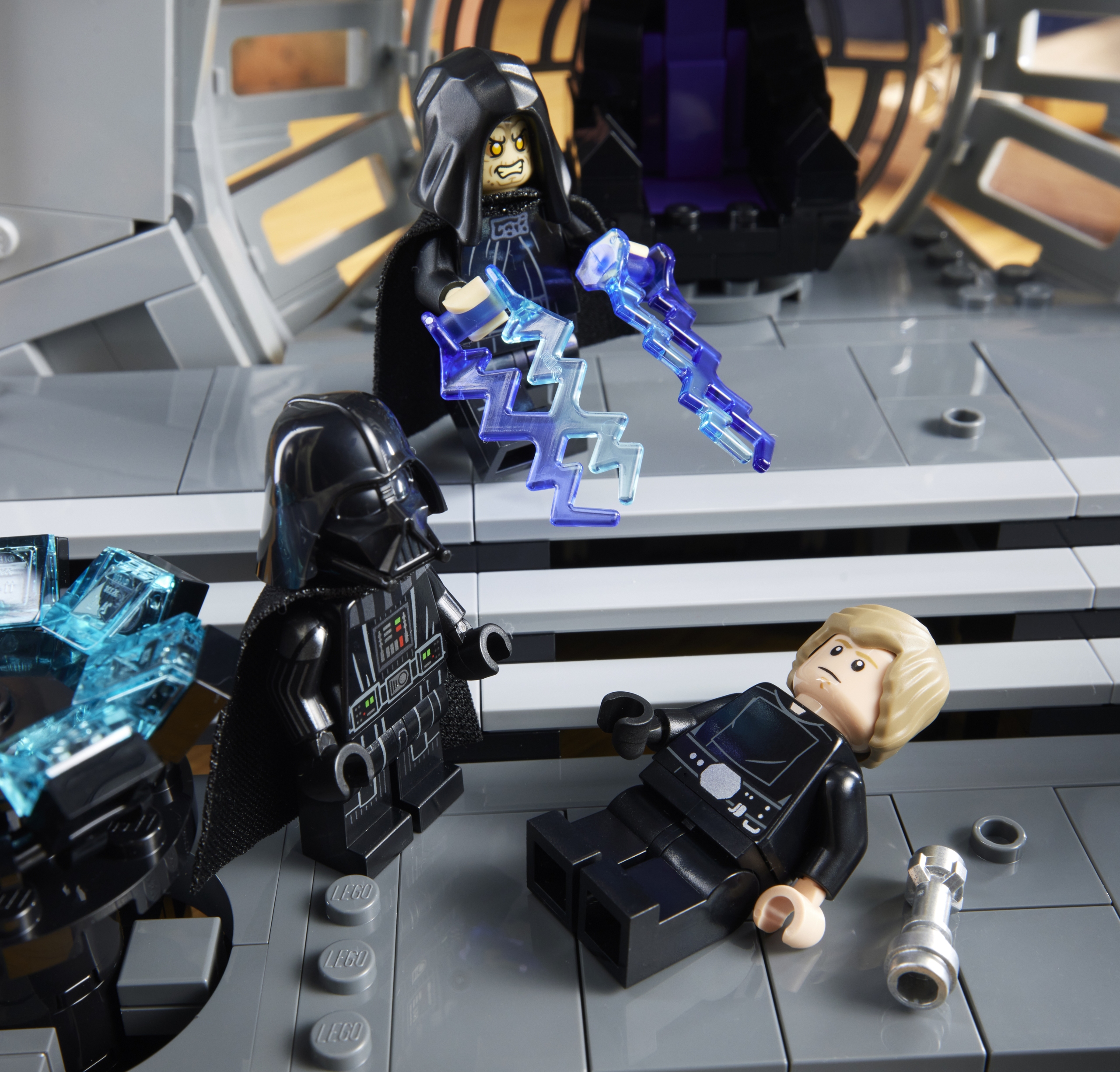 75352 Lifestyle 07 minifigures 2 scaled