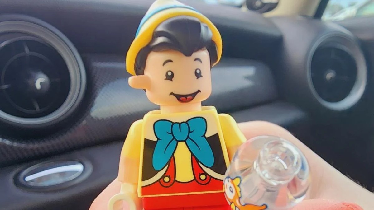 This LEGO 71038 Disney 100 minifigure isn't quite right