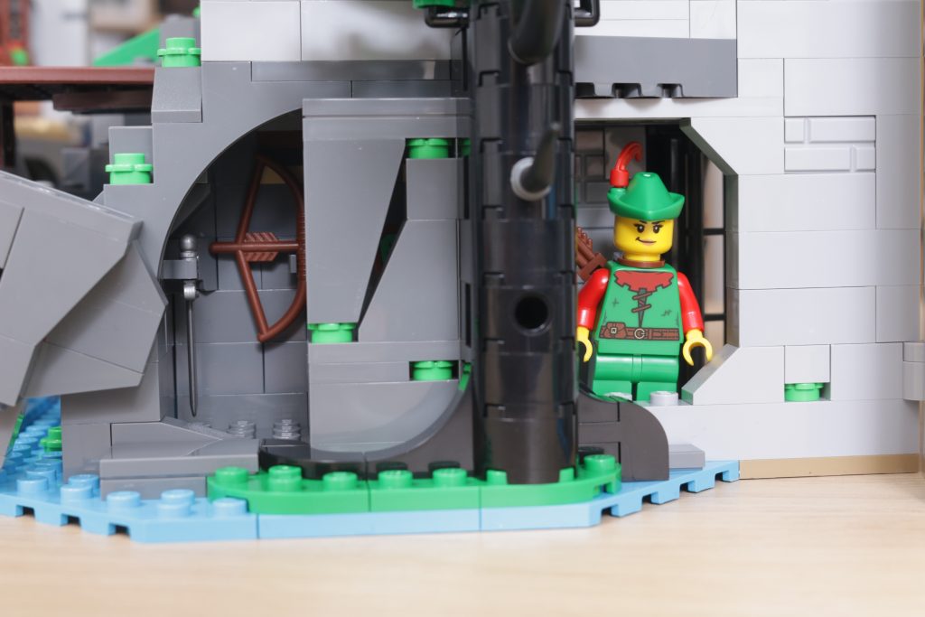 LEGO ICONS 10305 Lion Knights Castle review 42 1024x683