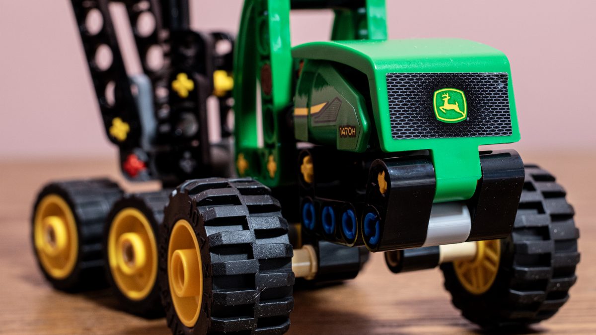 LEGO Technic 42218 John Deere 1470H Wheeled Harvester 4 1200x675