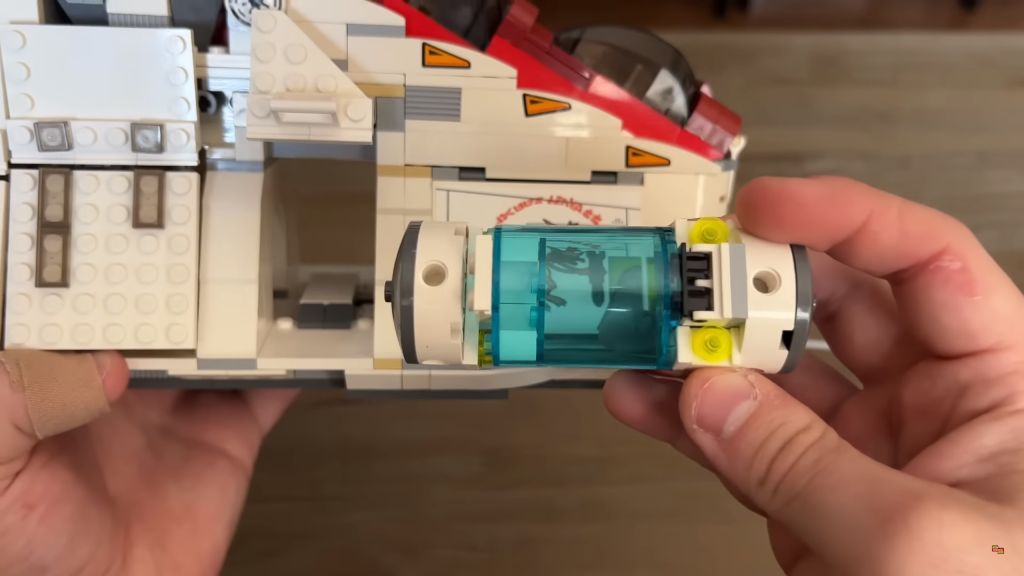minisuperheroestoday comparison republic gunship 7576 5 1024x576