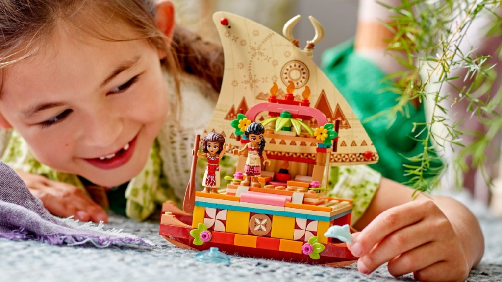 LEGO Disney 43210 Moanas Wayfinding Boat lifestyle featured 1024x576