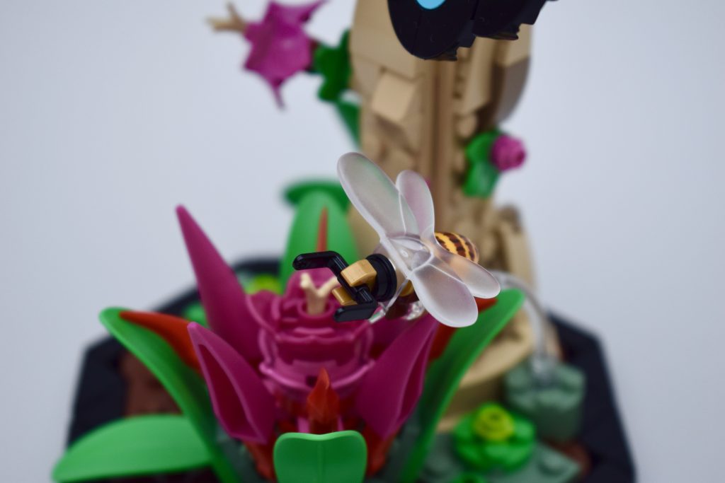 LEGO Ideas 21342 The Insects Collection Review. 76 1024x683