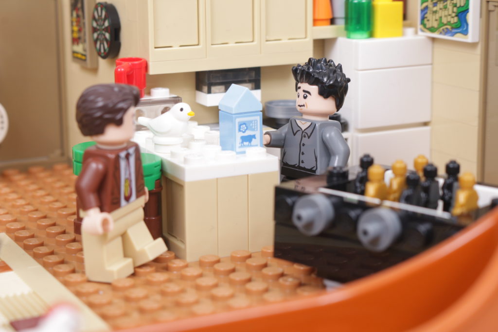 LEGO Creator Expert 10292 Friends Apartments review 18