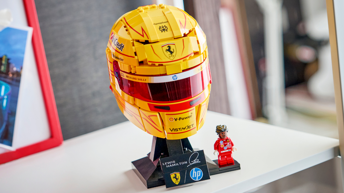 LEGO Editions 43022 Scuderia Ferrari HP Lewis Hamilton Helmet featured image