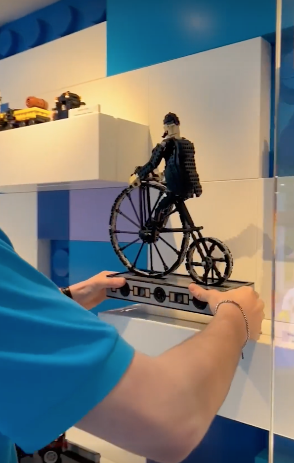LEGO House Ideas display model 1