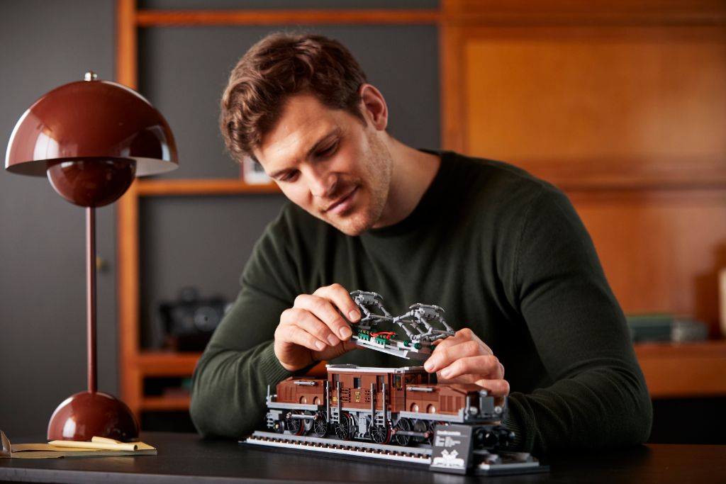 LEGO 10277 Crocodile Locomotive 31