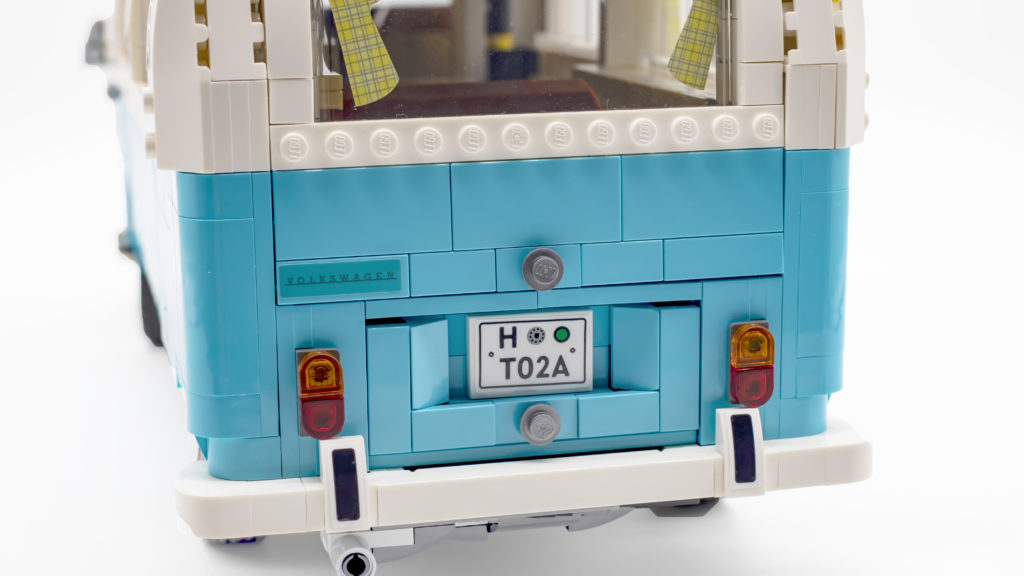 LEGO 10279 Volkswagen T2 Camper Van 32