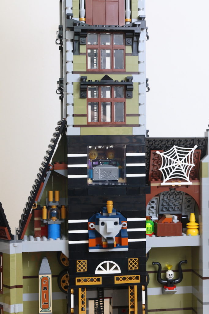 LEGO Fairground Collection 10273 Haunted House review 41