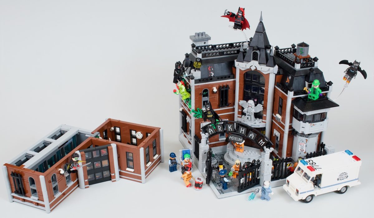 LEGO Batman DC 76300 Arkham Asylum mod 11 1200x700