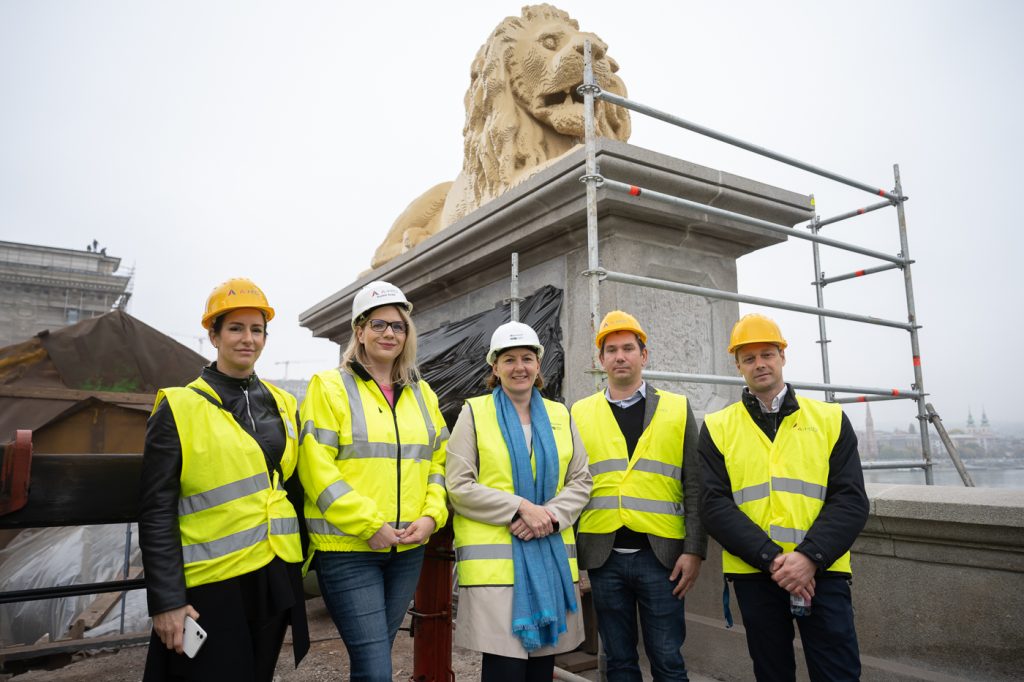 LEGO Hungary lion statue bridge 2 1024x682