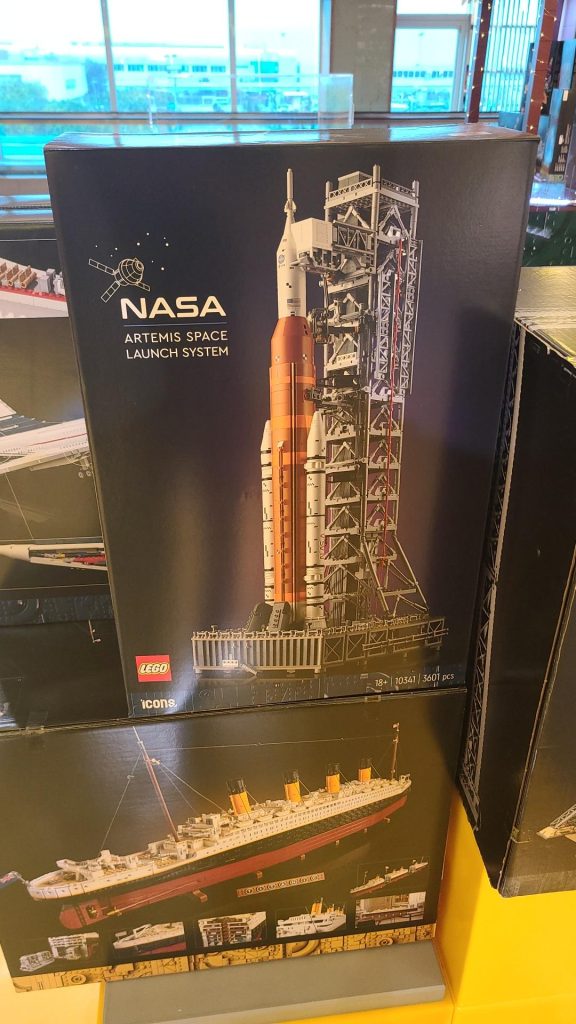 LEGO Icons 10341 NASA Artemis Space Launch System 576x1024