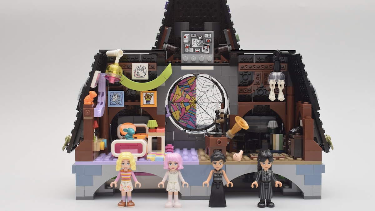 LEGO Wednesday 76781 Wednesday & Enid's Dorm Room review