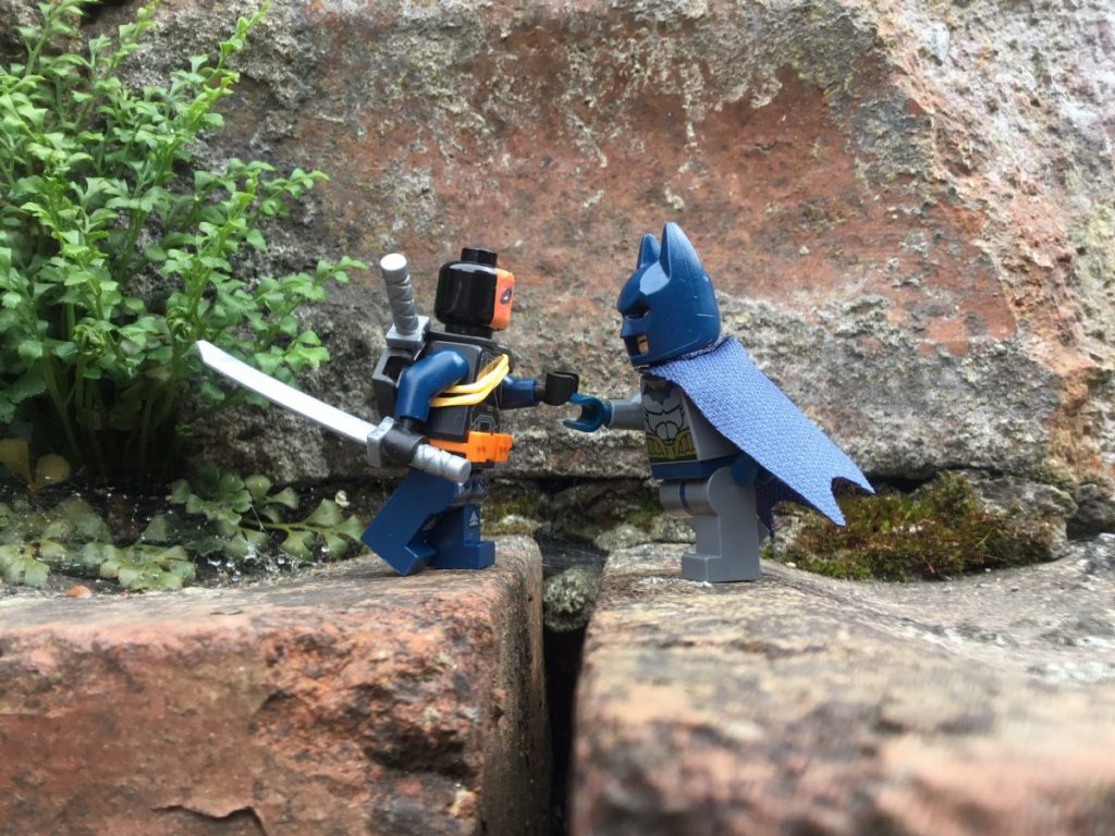 Brick Pic of the Day: Dark Knight vs Deathstroke