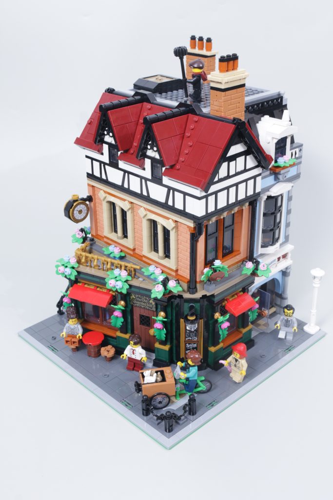 LEGO Icons 10350 Tudor Corner second review plus comparison with 10251 Brick Bank and 10270 Bookshop 54 683x1024