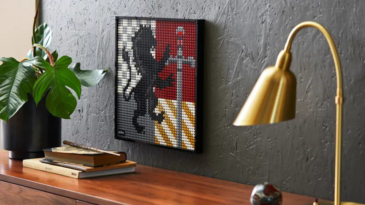 Huge discount on LEGO Art 31201 Harry Potter Hogwarts Crests