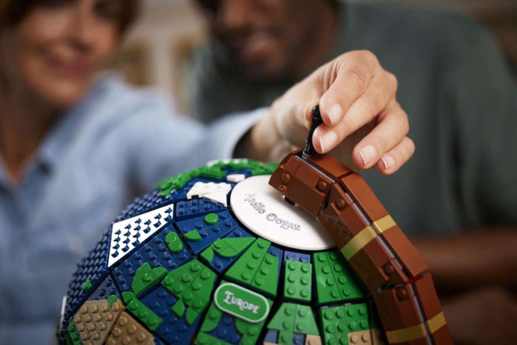 LEGO Ideas 21332 The Globe 12 1024x683