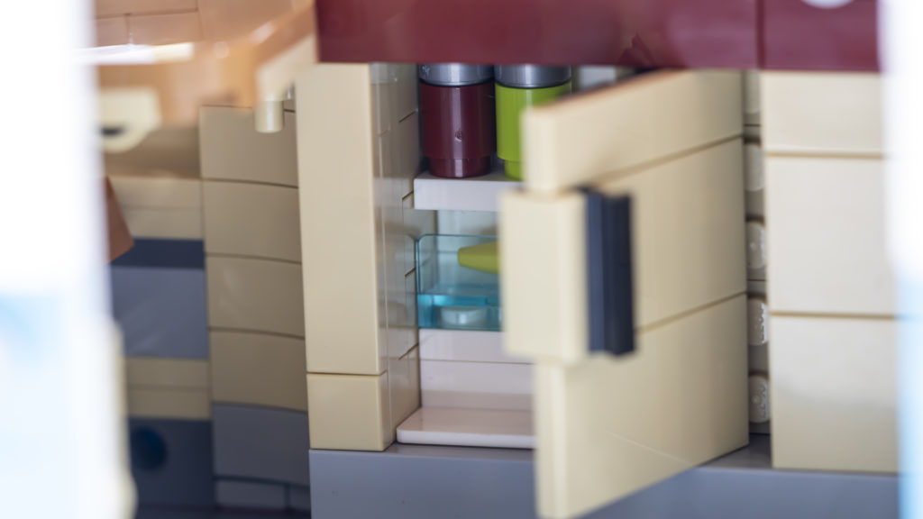 LEGO 10279 Volkswagen T2 Camper Van 5