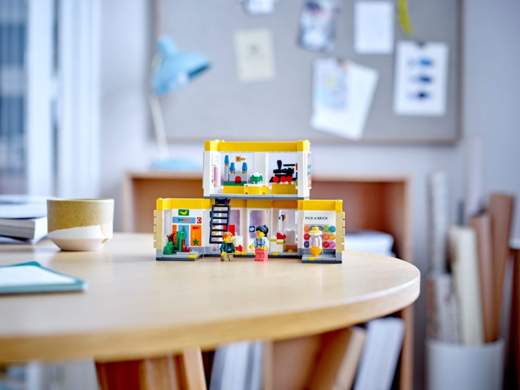 LEGO 40574 LEGO Brand Store 4 1024x768