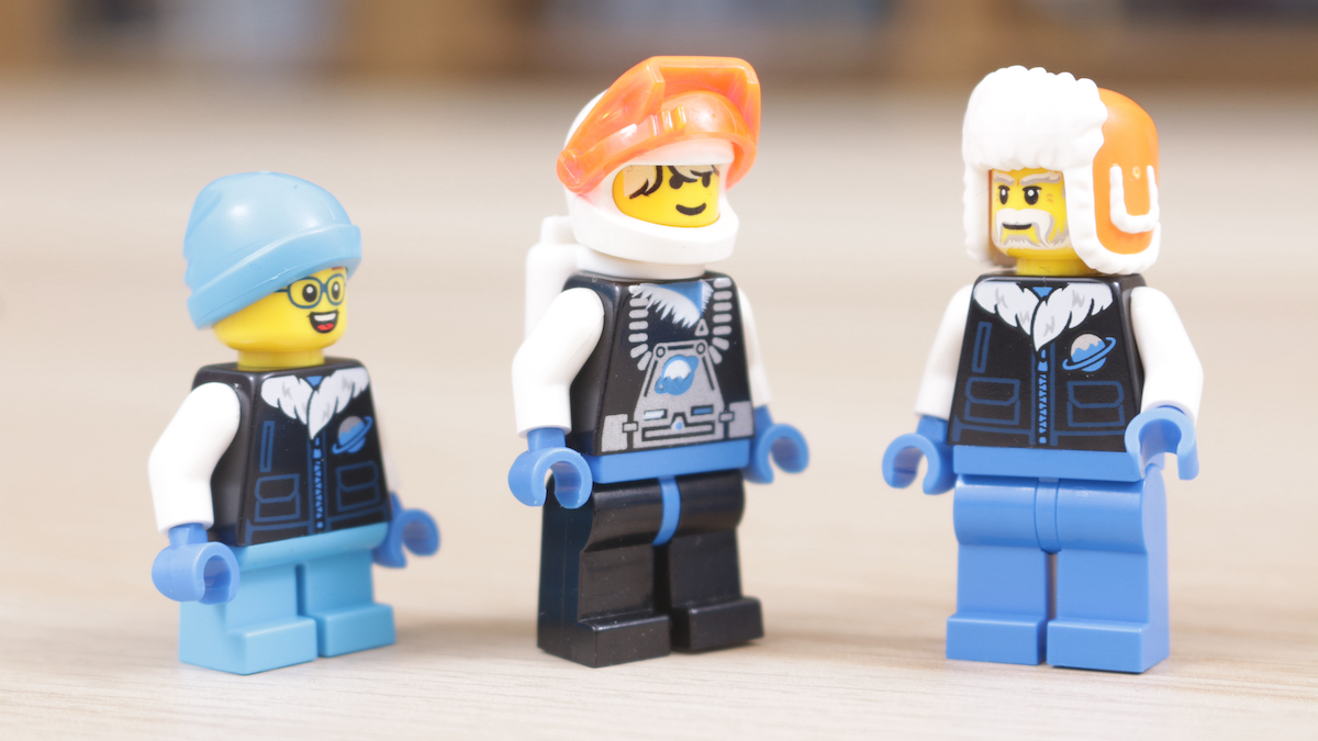 LEGO Chinese New Year 2022 set references a retro '90s Space theme