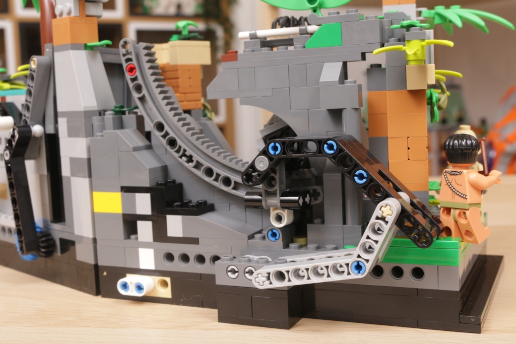 LEGO Indiana Jones 77015 Temple of the Golden Idol review 28 1024x683