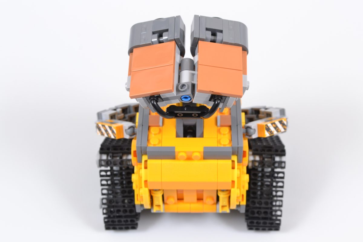 LEGO Disney 43279 WALL E and EVE 12 1200x800
