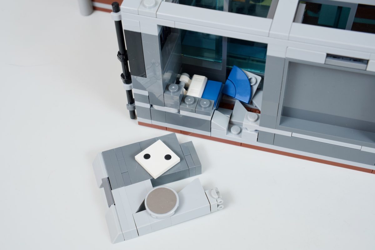 LEGO Batman DC 76300 Arkham Asylum mod 18 1200x800