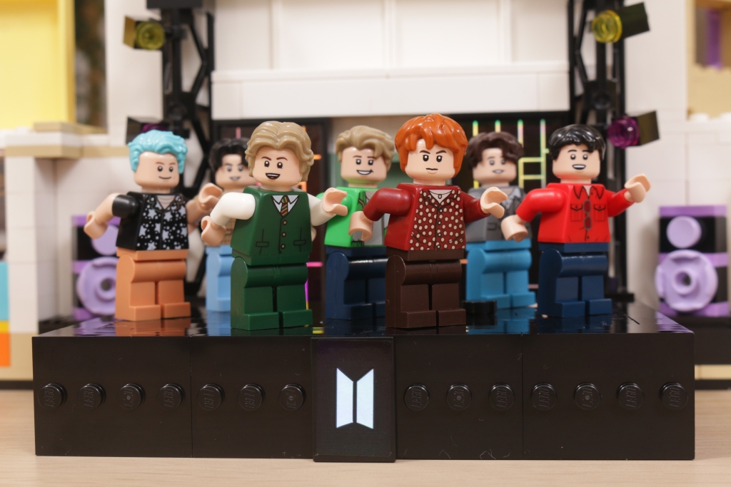 LEGO Ideas 21339 BTS Dynamite Bangtan Boys Jin Suga j hope RM Jimin V Jung Kook review 54 1024x683
