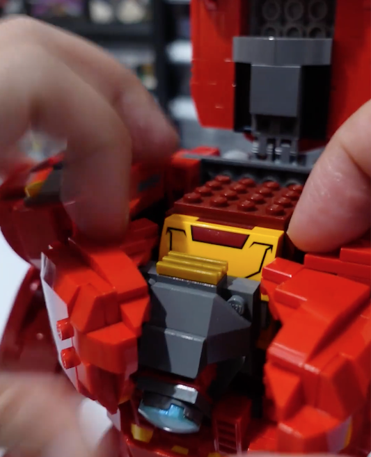 LEGO Marvel Hulkbuster BrickHeadz 5