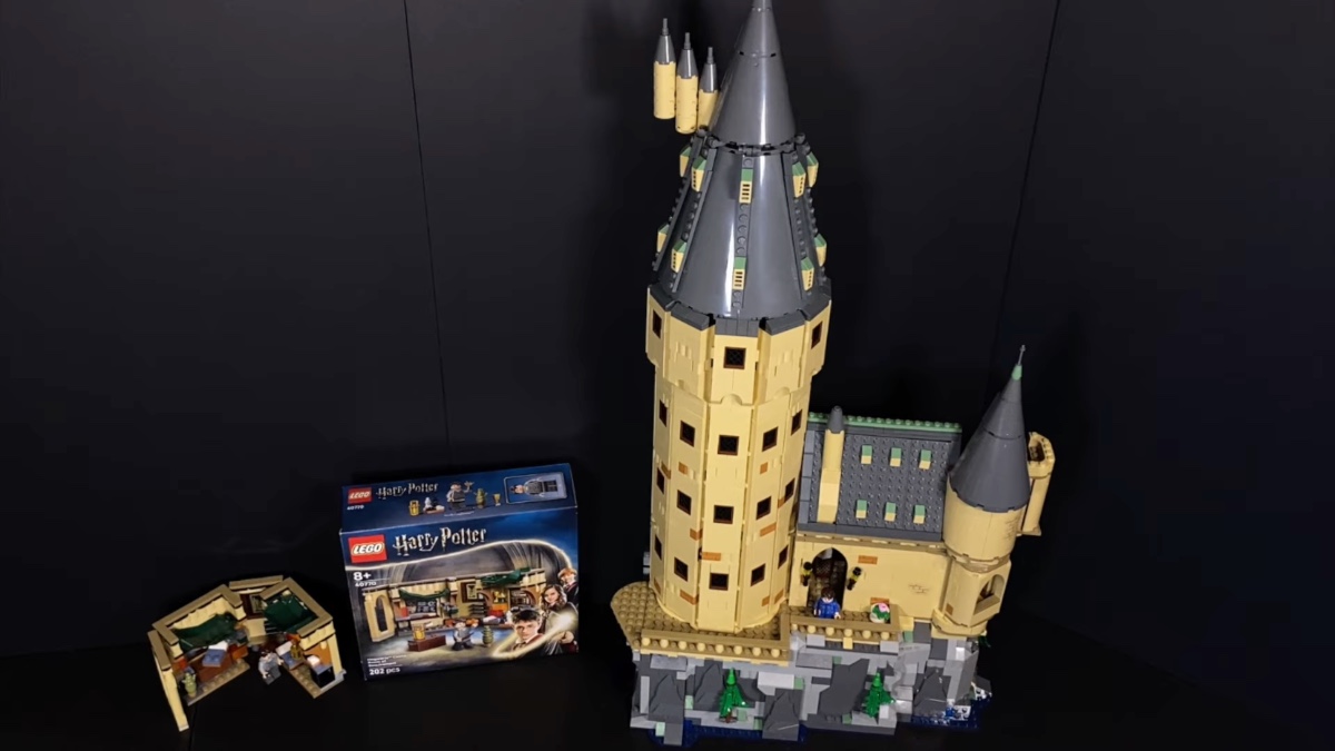 See how LEGO Harry Potter’s new Room of Requirement combines with Hogwarts