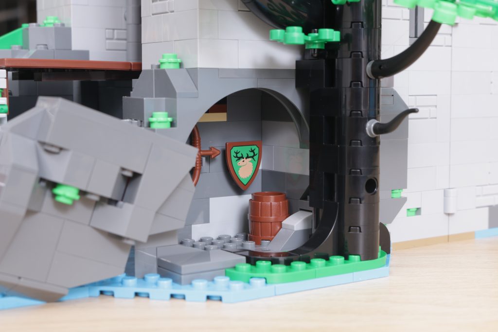 LEGO ICONS 10305 Lion Knights Castle review 40 1024x683