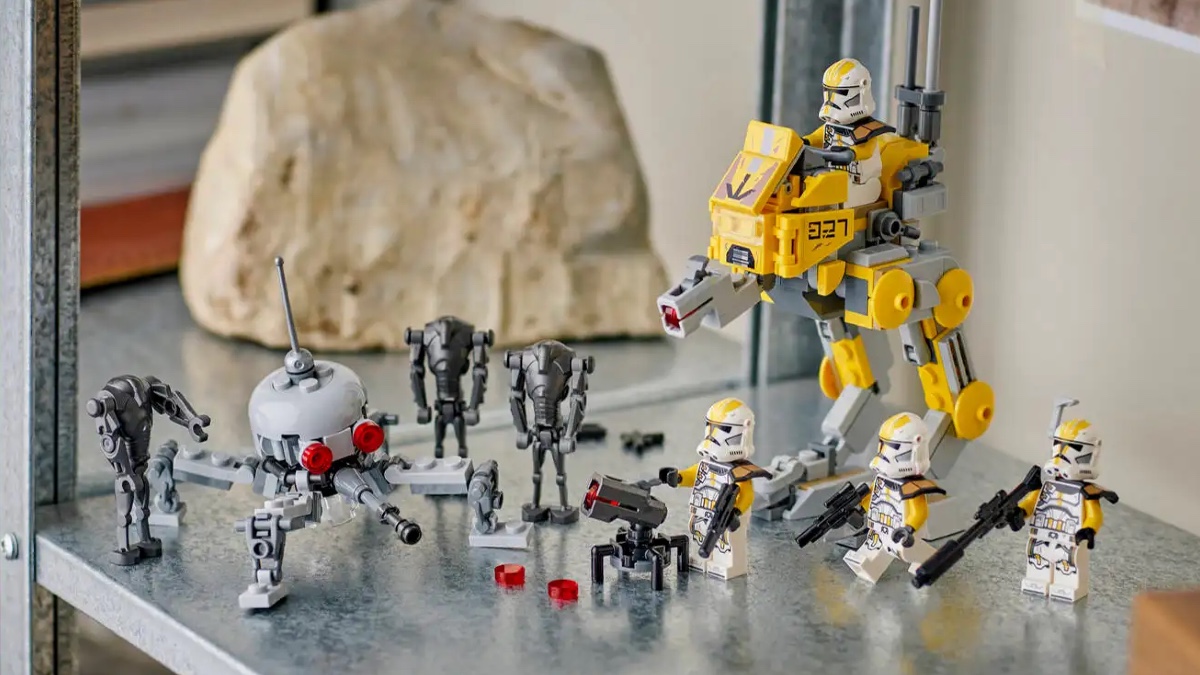 327th army-building coming from LEGO Star Wars magazine