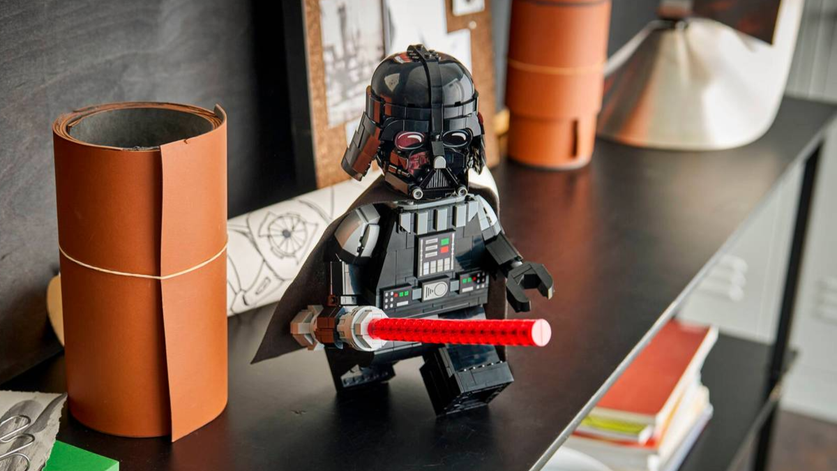 Up-scaled LEGO Star Wars minifigures we’d rather have had