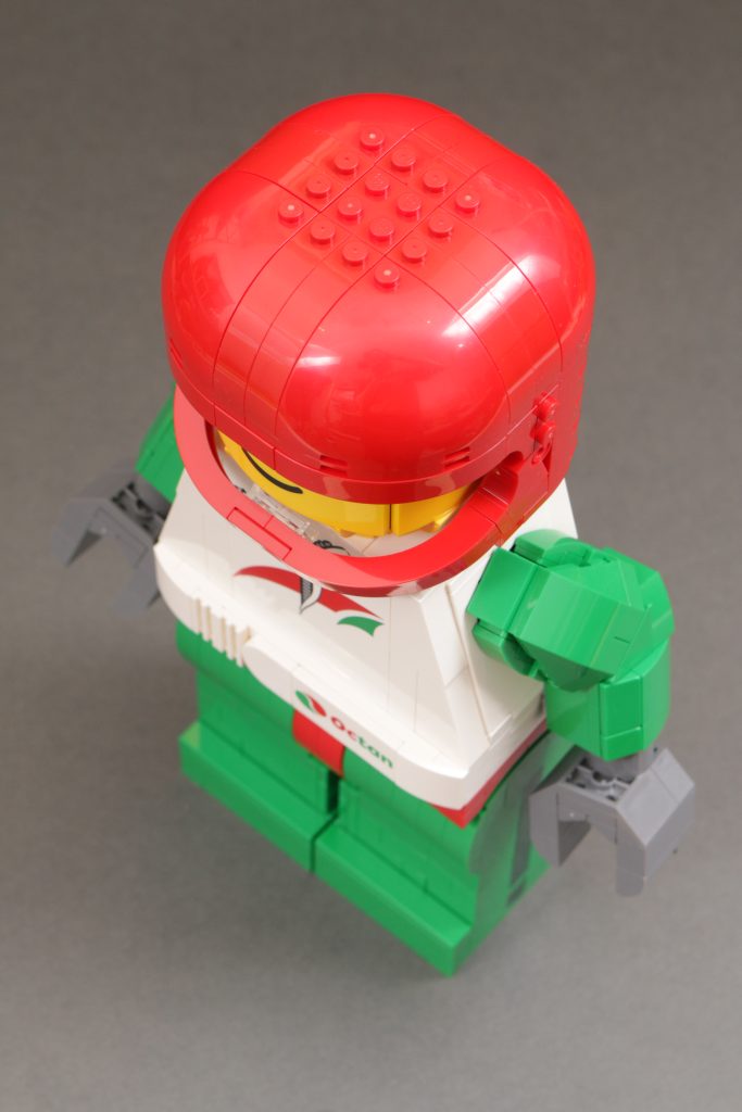 LEGO Minifigures 40819 Up Scaled Racing Driver Minifigure review 7 683x1024