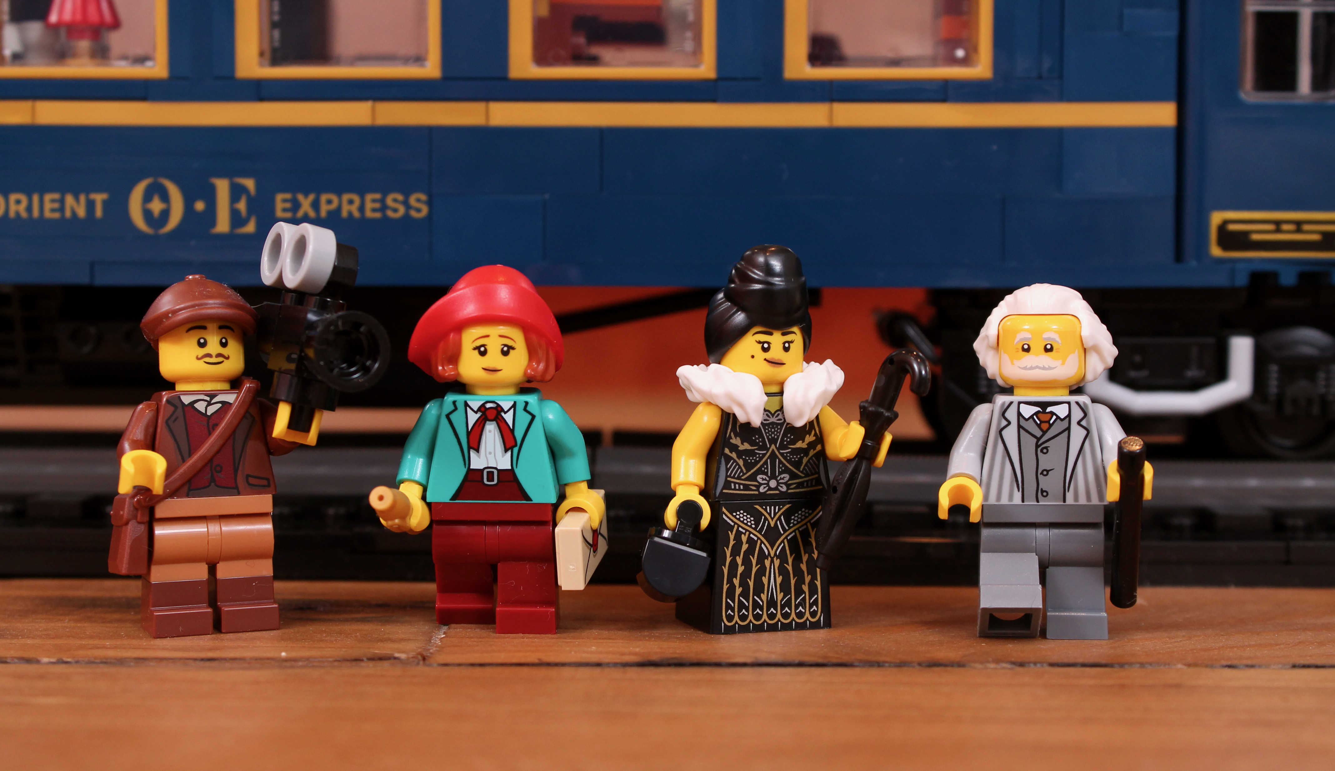 Essential LEGO Orient Express minifigure pieces missing from Pick a Brick