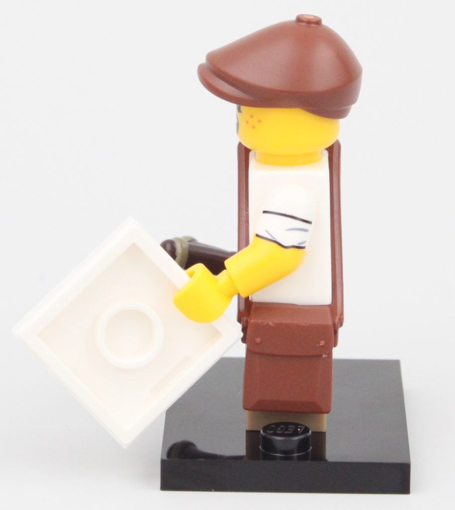 LEGO Collectible Minifigures 71037 Series 24 review Newspaper Kid 5 914x1024