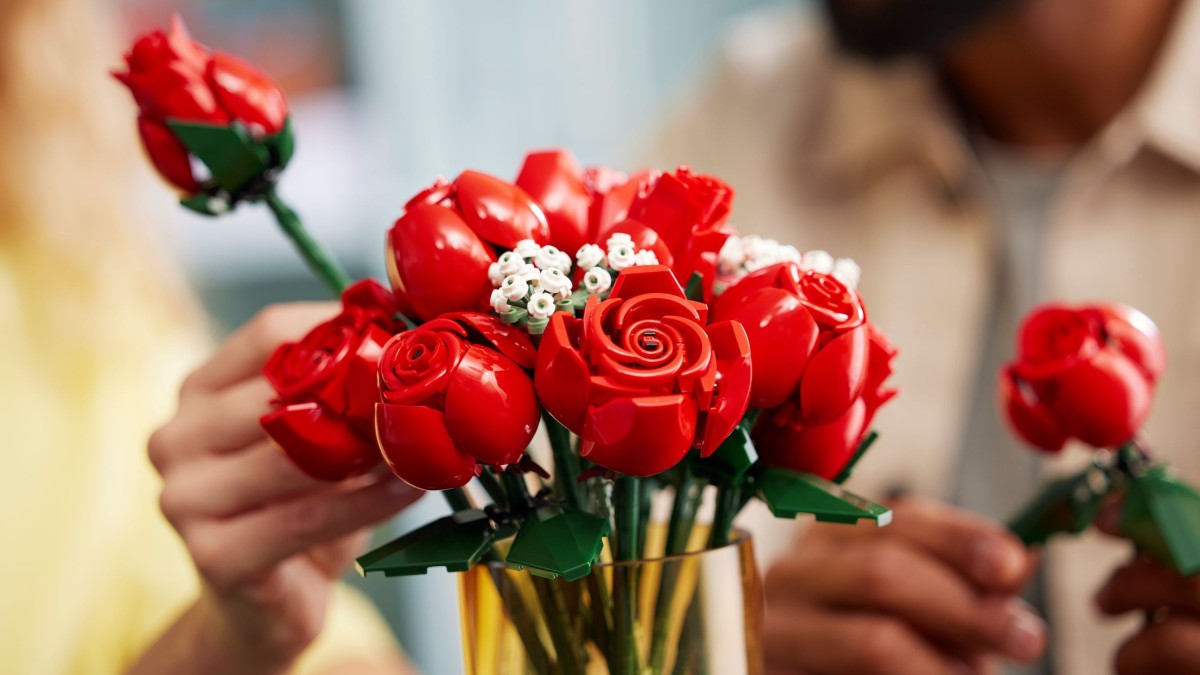 Last call for free Valentine’s Day shipping at LEGO.com