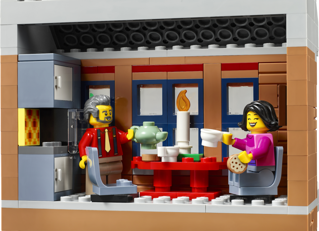 LEGO Winter Village 10308 Holiday Main Street 6 1024x742