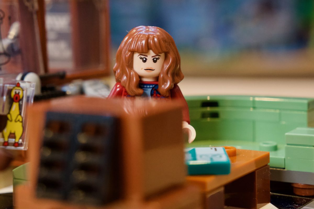 LEGO Stranger Things 40891 WSQK The Squawk Radio Station review 6 1200x800
