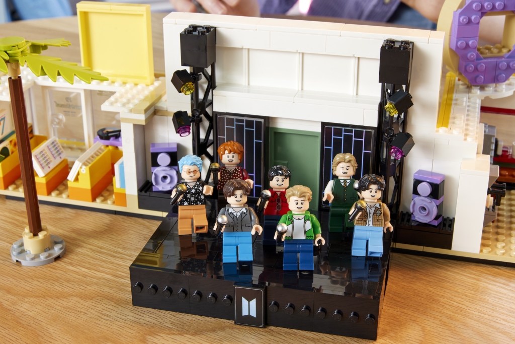 LEGO Ideas 21339 BTS Dynamite 20 1024x683