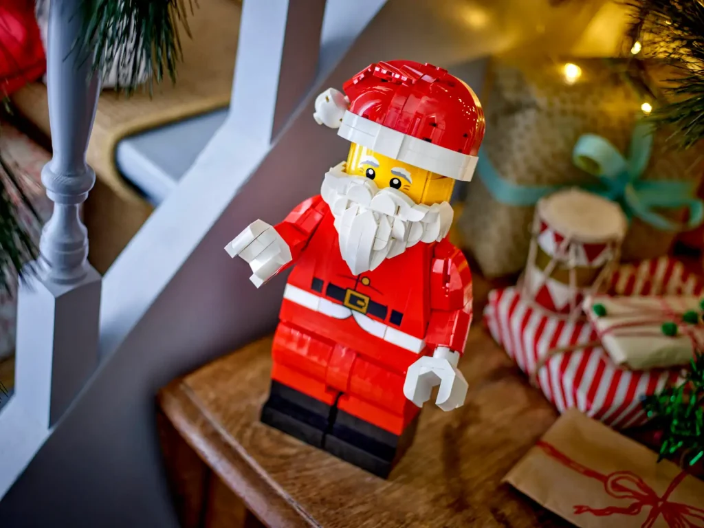 LEGO 40820 Up Scaled Santa Minifigure Lifestyle 2 1024x768