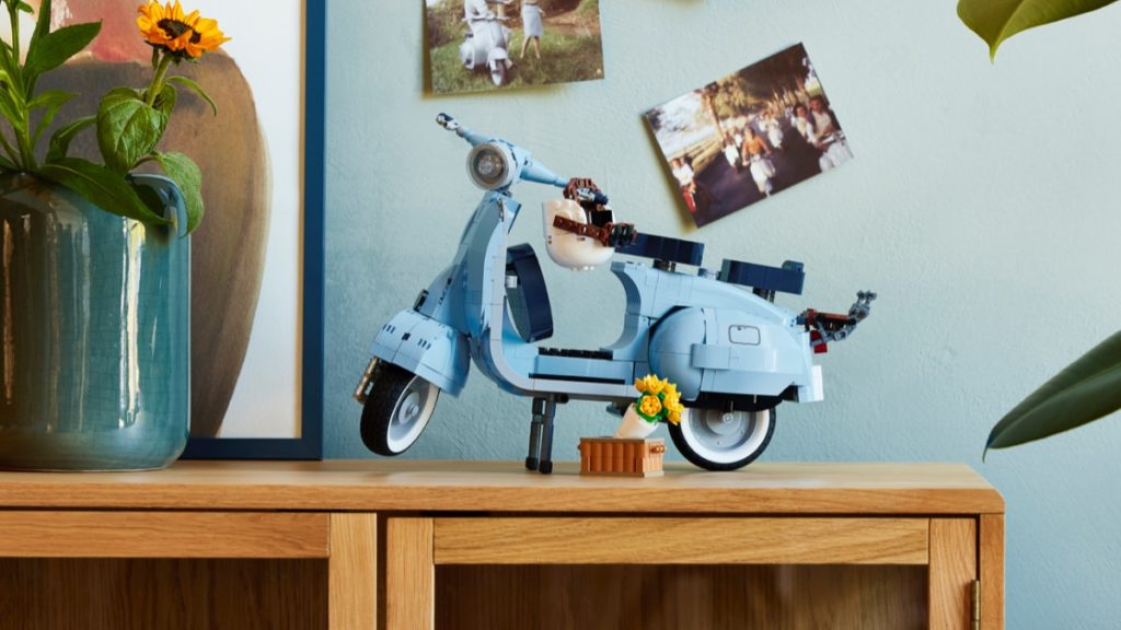 LEGO Creator Expert 10298 Vespa 125 scooter featured 1024x576