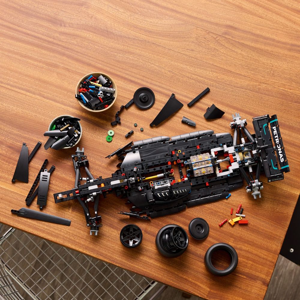 LEGO Technic 42171 Mercedes AMG F1 W14 E Performance 07