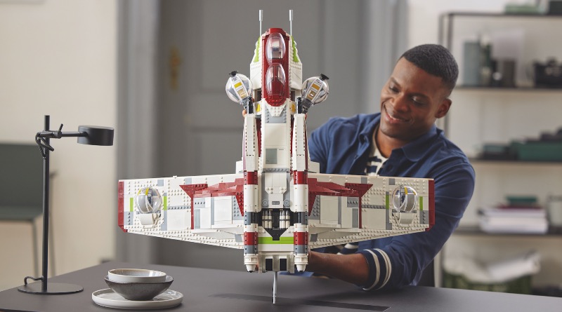 LEGO Star Wars 75309 Republic Gunship available now