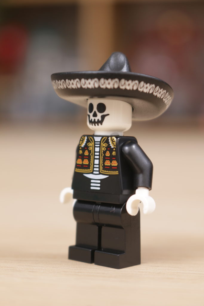 Build A Minifigure Tower 7