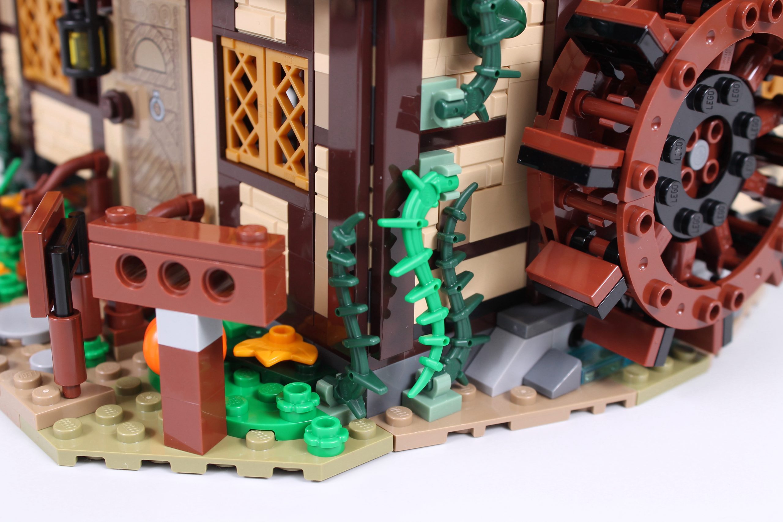 LEGO Ideas 21341 Disney Hocus Pocus The Sanderson Sisters Cottage review 32 scaled